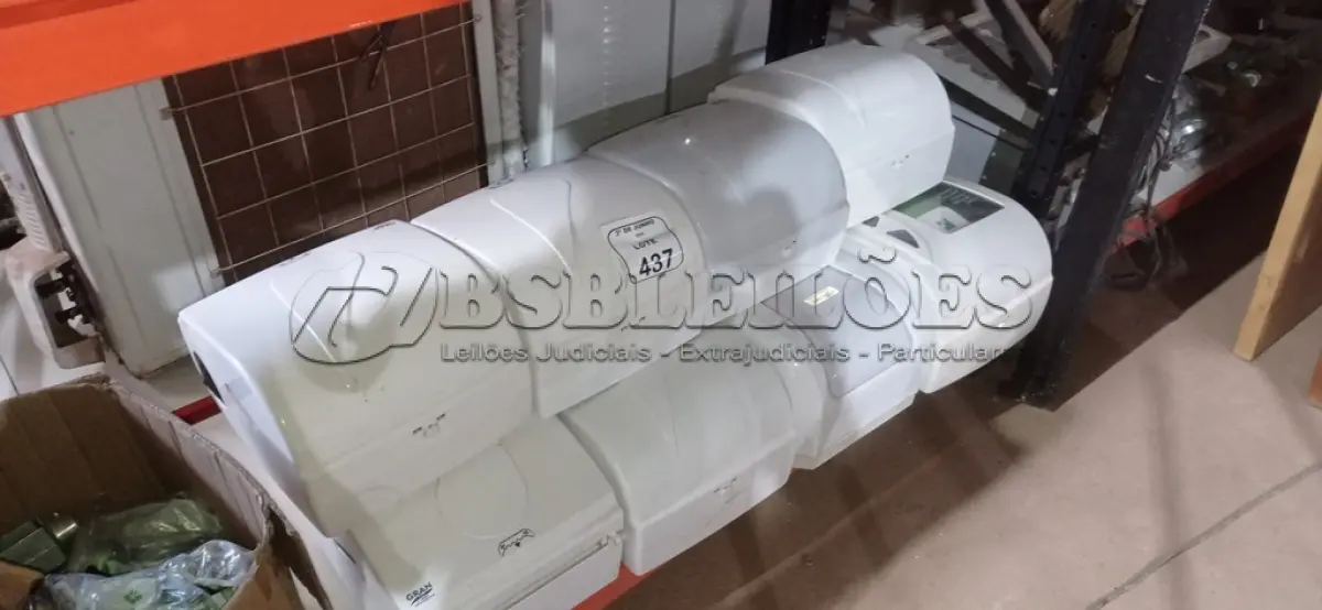 LOTE 437 - 12 DISPENSES DE PAPEL. (NO ESTADO) ATENÇÃO! FAZER A VISITAÇÃO ANTES DE ARREMATAR, NÃO SABEMOS SE FUNCIONA, LEILÃO NÃO TEM GARANTIA E NEM DEVOLUÇÃO, SUJEITO A POSSÍVEIS AVARIAS VISÍVEIS/OCULTAS E/OU AUSÊNCIA DE COMPONENTES.