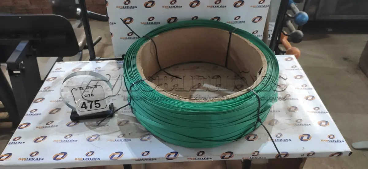 LOTE 475 - 01 ROLO DE CINTA DE ARQUEAR VERDE. (NO ESTADO) ATENÇÃO! FAZER A VISITAÇÃO ANTES DE ARREMATAR, NÃO SABEMOS SE FUNCIONA, LEILÃO NÃO TEM GARANTIA E NEM DEVOLUÇÃO, SUJEITO A POSSÍVEIS AVARIAS VISÍVEIS/OCULTAS E/OU AUSÊNCIA DE COMPONENTES.