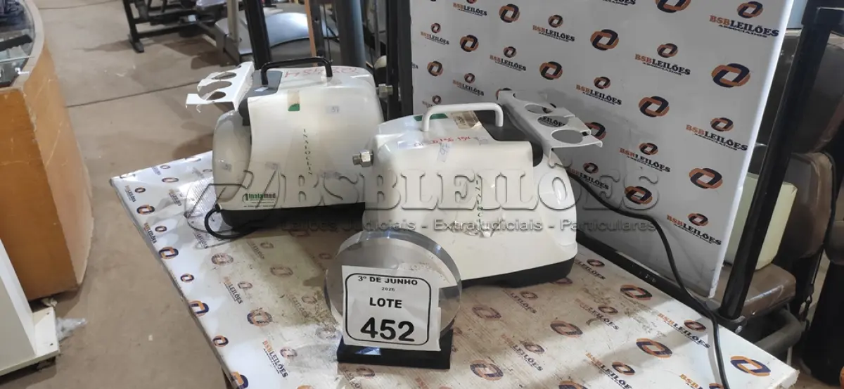 LOTE 452 - 02 ASPIRADORES CIRÚRGICOS INCOMPLETOS. (NO ESTADO) ATENÇÃO! FAZER A VISITAÇÃO ANTES DE ARREMATAR, NÃO SABEMOS SE FUNCIONA, LEILÃO NÃO TEM GARANTIA E NEM DEVOLUÇÃO, SUJEITO A POSSÍVEIS AVARIAS VISÍVEIS/OCULTAS E/OU AUSÊNCIA DE COMPONENTES.