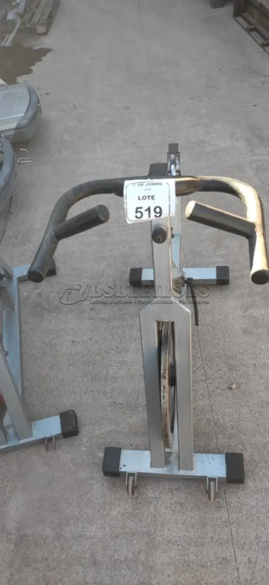 LOTE 519 - 01 PROBIKE SPINNING. (NO ESTADO) ATENÇÃO! FAZER A VISITAÇÃO ANTES DE ARREMATAR, NÃO SABEMOS SE FUNCIONA, LEILÃO NÃO TEM GARANTIA E NEM DEVOLUÇÃO, SUJEITO A POSSÍVEIS AVARIAS VISÍVEIS/OCULTAS E/OU AUSÊNCIA DE COMPONENTES.