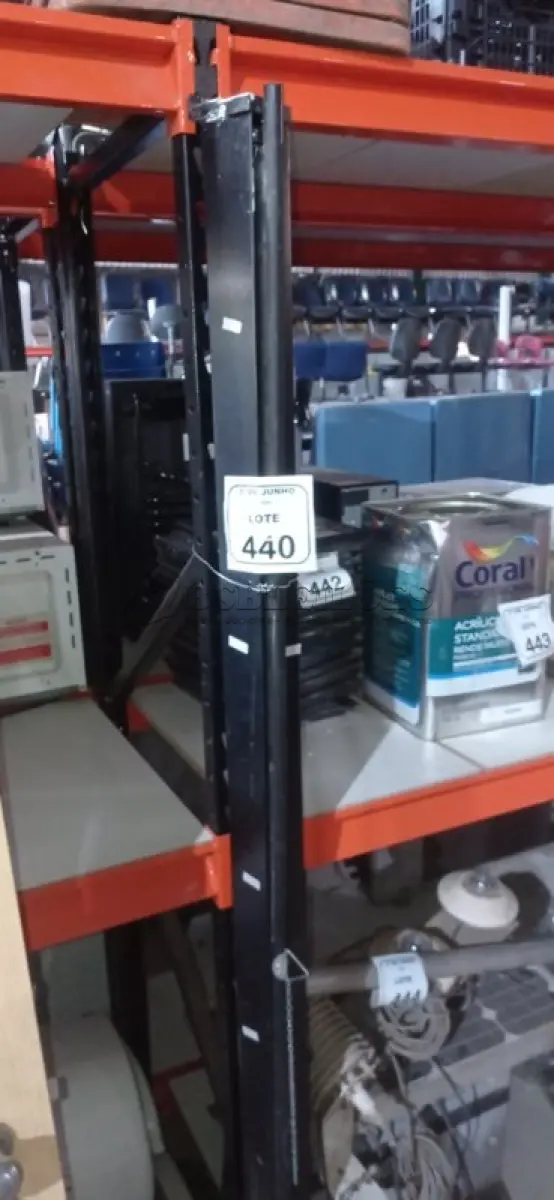 LOTE 440 - 01 TELA DE PROJEÇÃO RETRÁTIL. (NO ESTADO) ATENÇÃO! FAZER A VISITAÇÃO ANTES DE ARREMATAR, NÃO SABEMOS SE FUNCIONA, LEILÃO NÃO TEM GARANTIA E NEM DEVOLUÇÃO, SUJEITO A POSSÍVEIS AVARIAS VISÍVEIS/OCULTAS E/OU AUSÊNCIA DE COMPONENTES.