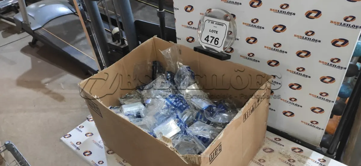 LOTE 476 - 01 CAIXA COM SUPORTES PARA MICRO INVERSOR WEG METÁLICO. (NO ESTADO) ATENÇÃO! FAZER A VISITAÇÃO ANTES DE ARREMATAR, NÃO SABEMOS SE FUNCIONA, LEILÃO NÃO TEM GARANTIA E NEM DEVOLUÇÃO, SUJEITO A POSSÍVEIS AVARIAS VISÍVEIS/OCULTAS E/OU AUSÊNCIA DE COMPONENTES.
