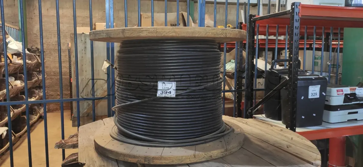 LOTE 394 - 01 CARRETEL COM 561M DE FIO 0,95MM CABO DE ALUMÍNIO ISOLADO. (NO ESTADO) ATENÇÃO! FAZER A VISITAÇÃO ANTES DE ARREMATAR, NÃO SABEMOS SE FUNCIONA, LEILÃO NÃO TEM GARANTIA E NEM DEVOLUÇÃO, SUJEITO A POSSÍVEIS AVARIAS VISÍVEIS/OCULTAS E/OU AUSÊNCIA DE COMPONENTES.