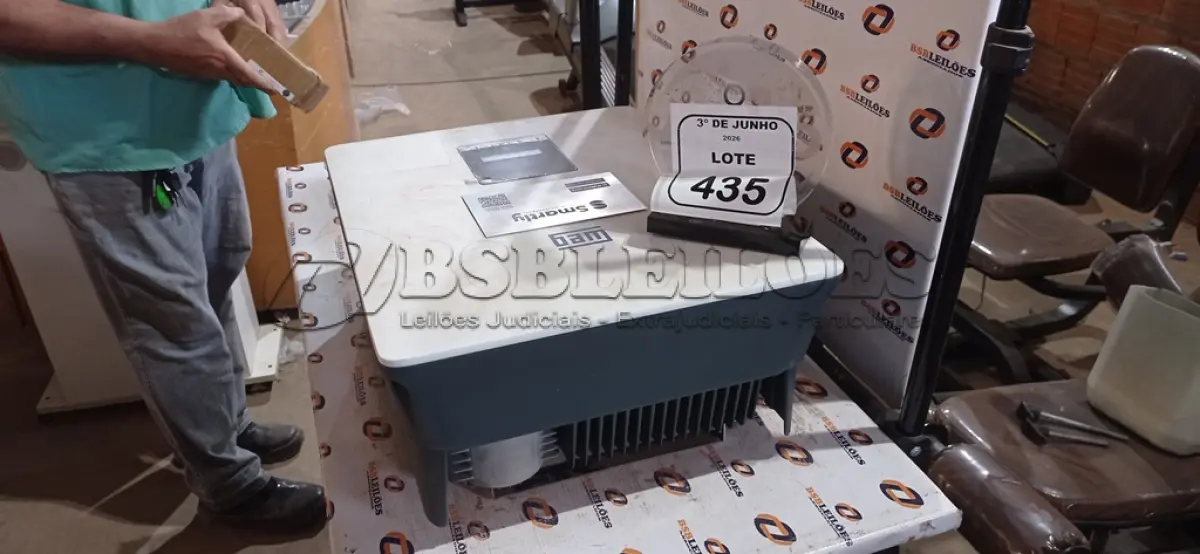 LOTE 435 - 01 INVERSOR SOLAR WEG MODELO SIW400G T025 W0. (NO ESTADO) ATENÇÃO! FAZER A VISITAÇÃO ANTES DE ARREMATAR, NÃO SABEMOS SE FUNCIONA, LEILÃO NÃO TEM GARANTIA E NEM DEVOLUÇÃO, SUJEITO A POSSÍVEIS AVARIAS VISÍVEIS/OCULTAS E/OU AUSÊNCIA DE COMPONENTES.