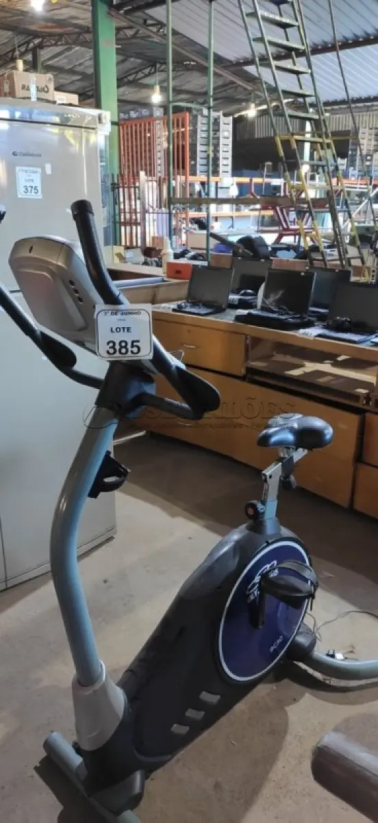 LOTE 385 - 01 BIKE SPINNING MARCA OLYMPIKUS. (NO ESTADO) ATENÇÃO! FAZER A VISITAÇÃO ANTES DE ARREMATAR, NÃO SABEMOS SE FUNCIONA, LEILÃO NÃO TEM GARANTIA E NEM DEVOLUÇÃO, SUJEITO A POSSÍVEIS AVARIAS VISÍVEIS/OCULTAS E/OU AUSÊNCIA DE COMPONENTES.