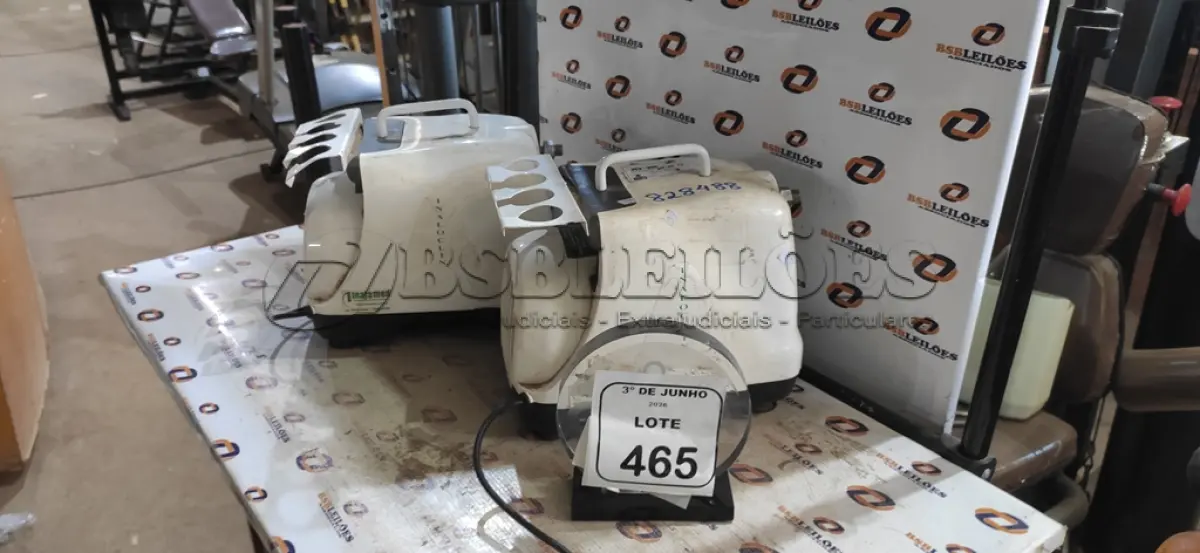 LOTE 465 - 02 ASPIRADORES CIRÚRGICO INCOMPLETOS. (NO ESTADO) ATENÇÃO! FAZER A VISITAÇÃO ANTES DE ARREMATAR, NÃO SABEMOS SE FUNCIONA, LEILÃO NÃO TEM GARANTIA E NEM DEVOLUÇÃO, SUJEITO A POSSÍVEIS AVARIAS VISÍVEIS/OCULTAS E/OU AUSÊNCIA DE COMPONENTES.