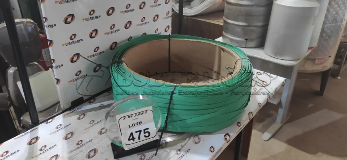 LOTE 475 - 01 ROLO DE CINTA DE ARQUEAR VERDE. (NO ESTADO) ATENÇÃO! FAZER A VISITAÇÃO ANTES DE ARREMATAR, NÃO SABEMOS SE FUNCIONA, LEILÃO NÃO TEM GARANTIA E NEM DEVOLUÇÃO, SUJEITO A POSSÍVEIS AVARIAS VISÍVEIS/OCULTAS E/OU AUSÊNCIA DE COMPONENTES.
