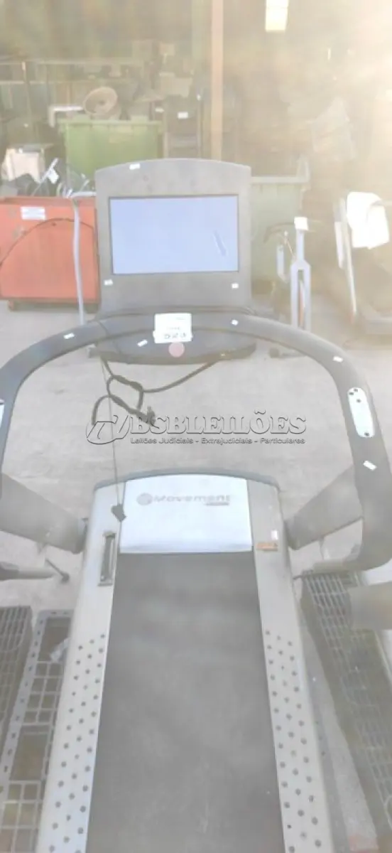 LOTE 523 - 01 ESTEIRA ERGOMÉTRICA. (NO ESTADO) ATENÇÃO! FAZER A VISITAÇÃO ANTES DE ARREMATAR, NÃO SABEMOS SE FUNCIONA, LEILÃO NÃO TEM GARANTIA E NEM DEVOLUÇÃO, SUJEITO A POSSÍVEIS AVARIAS VISÍVEIS/OCULTAS E/OU AUSÊNCIA DE COMPONENTES.