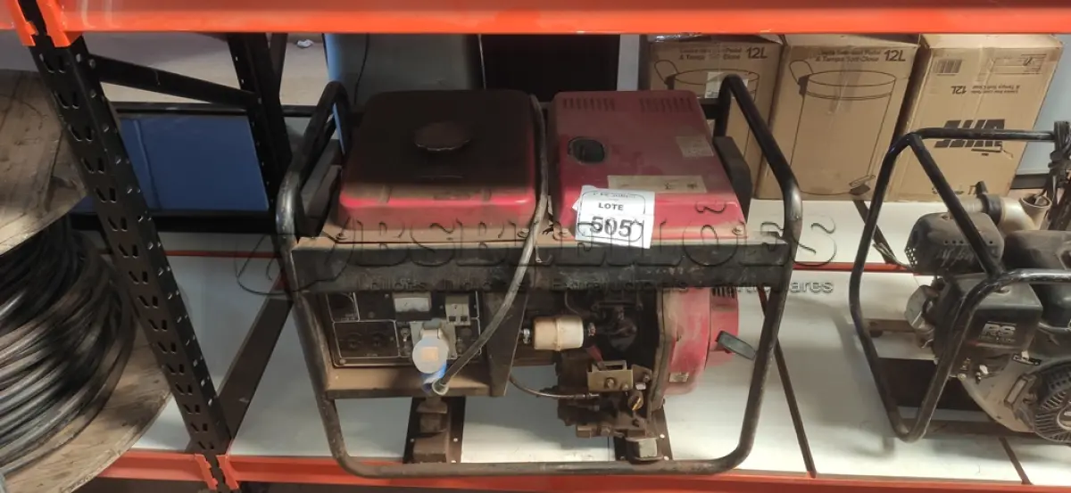 LOTE 505 - 01 GERADOR A DIESEL MD-186 6KVA. (NO ESTADO) ATENÇÃO! FAZER A VISITAÇÃO ANTES DE ARREMATAR, NÃO SABEMOS SE FUNCIONA, LEILÃO NÃO TEM GARANTIA E NEM DEVOLUÇÃO, SUJEITO A POSSÍVEIS AVARIAS VISÍVEIS/OCULTAS E/OU AUSÊNCIA DE COMPONENTES.