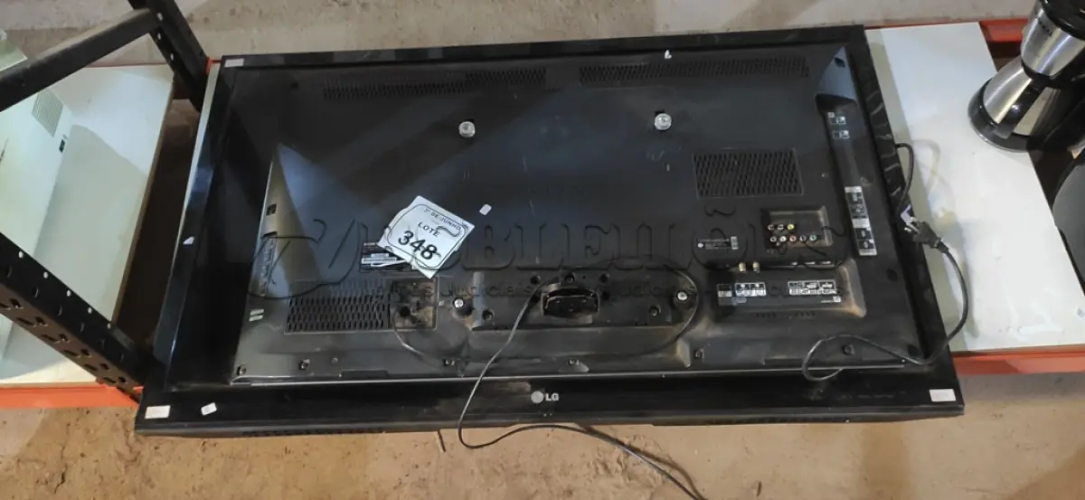 LOTE 348 - 01 TV 47’’ MARCA LG E 0 TV 42’’ MARCA SONY PARA RETIRADA DE PEÇAS. (NO ESTADO) ATENÇÃO! FAZER A VISITAÇÃO ANTES DE ARREMATAR, NÃO SABEMOS SE FUNCIONA, LEILÃO NÃO TEM GARANTIA E NEM DEVOLUÇÃO, SUJEITO A POSSÍVEIS AVARIAS VISÍVEIS/OCULTAS E/OU AUSÊNCIA DE COMPONENTES.