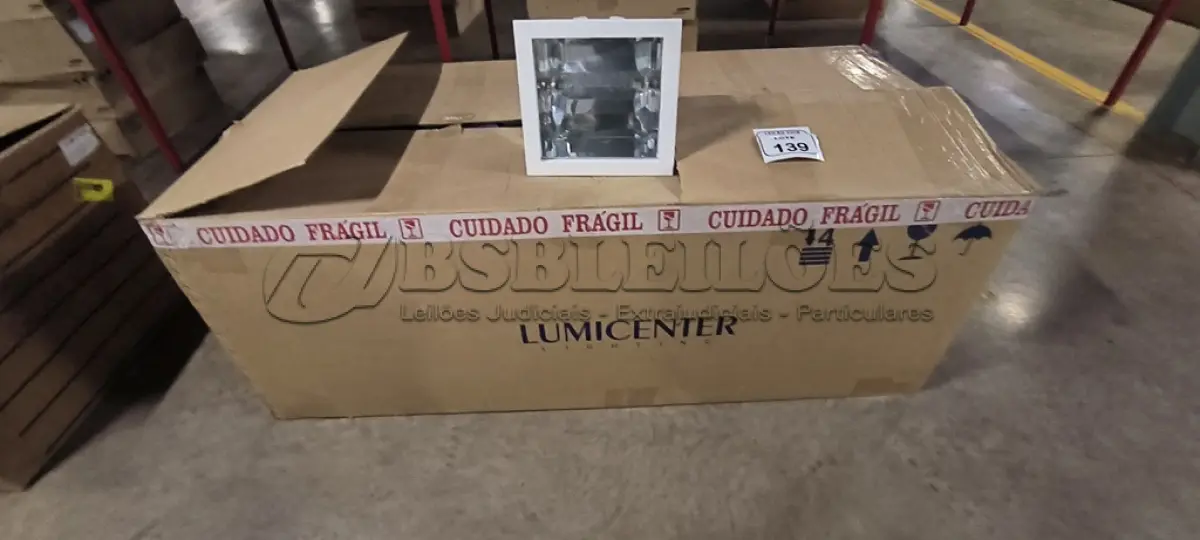 LOTE 139 - 20 LUMINÁRIAS SPOT DE EMBUTIR QUADRADO. (NO ESTADO) ATENÇÃO! FAZER A VISITAÇÃO ANTES DE ARREMATAR, NÃO SABEMOS SE FUNCIONA, LEILÃO NÃO TEM GARANTIA E NEM DEVOLUÇÃO, SUJEITO A POSSÍVEIS AVARIAS VISÍVEIS/OCULTAS E/OU AUSÊNCIA DE COMPONENTES.