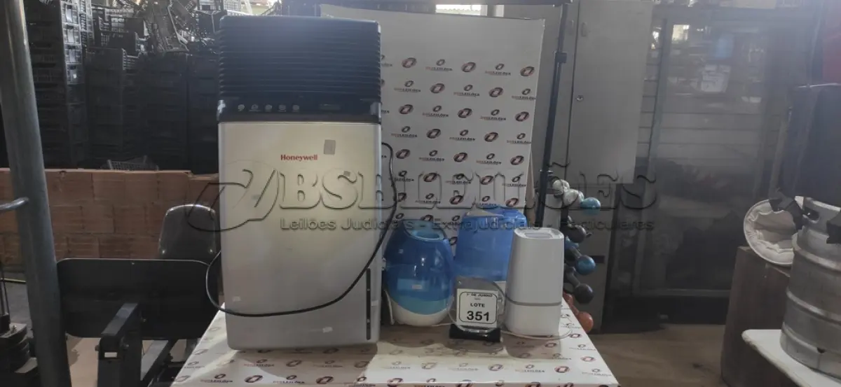 LOTE 351 - 01 CLIMATIZADOR MODELO CL15AC 220V MARCA HONEYWELL, E 03 UMIFICADORES DE AR DE MARCAS E MODELOS DIVERSOS. (NO ESTADO) ATENÇÃO! FAZER A VISITAÇÃO ANTES DE ARREMATAR, NÃO SABEMOS SE FUNCIONA, LEILÃO NÃO TEM GARANTIA E NEM DEVOLUÇÃO, SUJEITO A POSSÍVEIS AVARIAS VISÍVEIS/OCULTAS E/OU AUSÊNCIA DE COMPONENTES.