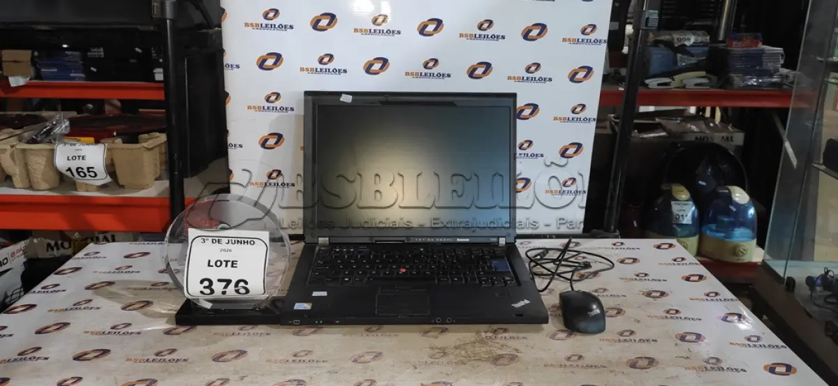 LOTE 376 - 01 NOTEBOOK SERIE THINKPAD MARCA LENOVO COM MOUSE. (NO ESTADO) ATENÇÃO! FAZER A VISITAÇÃO ANTES DE ARREMATAR, NÃO SABEMOS SE FUNCIONA, LEILÃO NÃO TEM GARANTIA E NEM DEVOLUÇÃO, SUJEITO A POSSÍVEIS AVARIAS VISÍVEIS/OCULTAS E/OU AUSÊNCIA DE COMPONENTES.