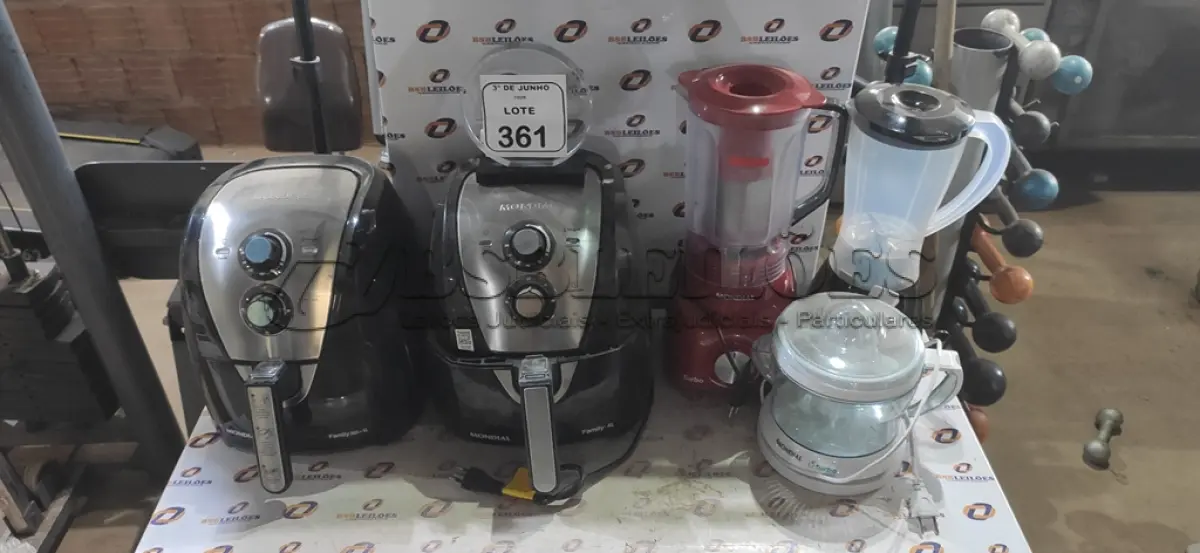 LOTE 361 - 01 ESPREMEDOR DE FRUTAS, 02 AIR FRYERS E 02 LIQUIDIFICADORES. (NO ESTADO) ATENÇÃO! FAZER A VISITAÇÃO ANTES DE ARREMATAR, NÃO SABEMOS SE FUNCIONA, LEILÃO NÃO TEM GARANTIA E NEM DEVOLUÇÃO, SUJEITO A POSSÍVEIS AVARIAS VISÍVEIS/OCULTAS E/OU AUSÊNCIA DE COMPONENTES.
