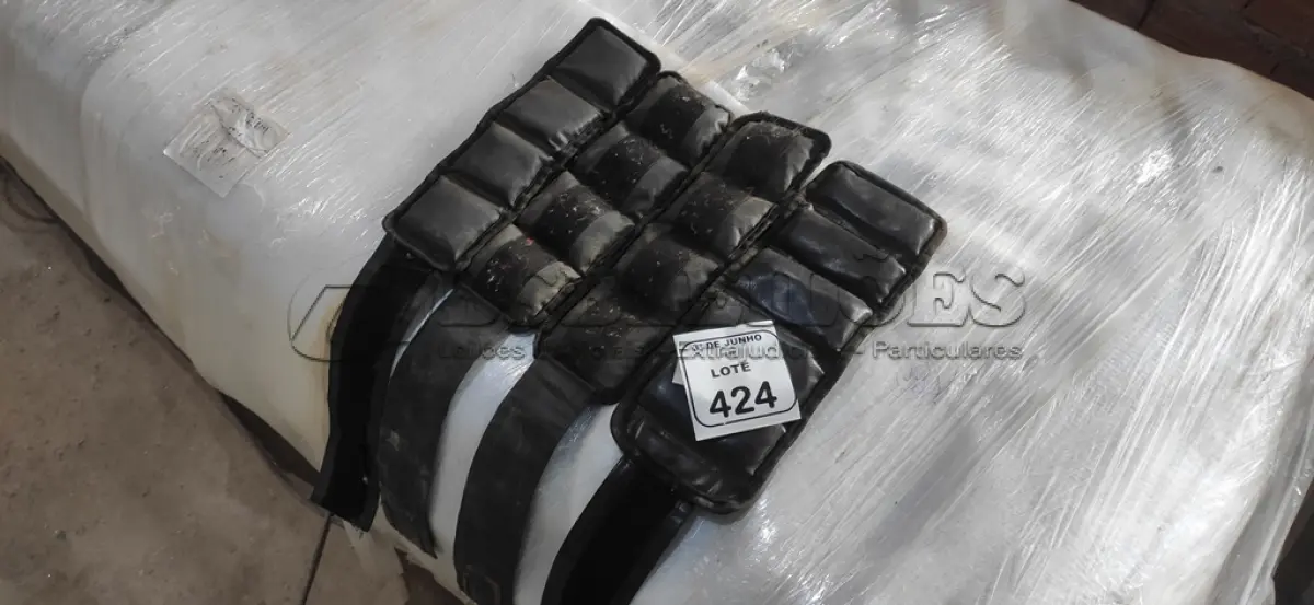 LOTE 424 - 02 PARES DE CANELEIRAS DE PESO. (NO ESTADO) ATENÇÃO! FAZER A VISITAÇÃO ANTES DE ARREMATAR, NÃO SABEMOS SE FUNCIONA, LEILÃO NÃO TEM GARANTIA E NEM DEVOLUÇÃO, SUJEITO A POSSÍVEIS AVARIAS VISÍVEIS/OCULTAS E/OU AUSÊNCIA DE COMPONENTES.