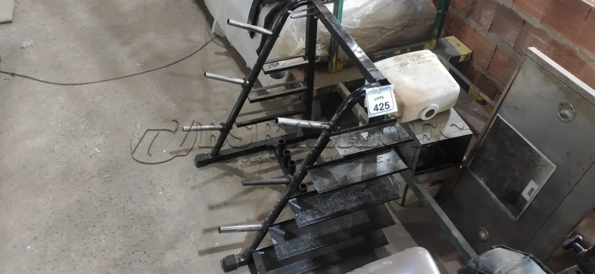 LOTE 425 - 01 SUPORTE PARA ANILHAS E BARRAS DE ACADEMIA. (NO ESTADO) ATENÇÃO! FAZER A VISITAÇÃO ANTES DE ARREMATAR, NÃO SABEMOS SE FUNCIONA, LEILÃO NÃO TEM GARANTIA E NEM DEVOLUÇÃO, SUJEITO A POSSÍVEIS AVARIAS VISÍVEIS/OCULTAS E/OU AUSÊNCIA DE COMPONENTES.