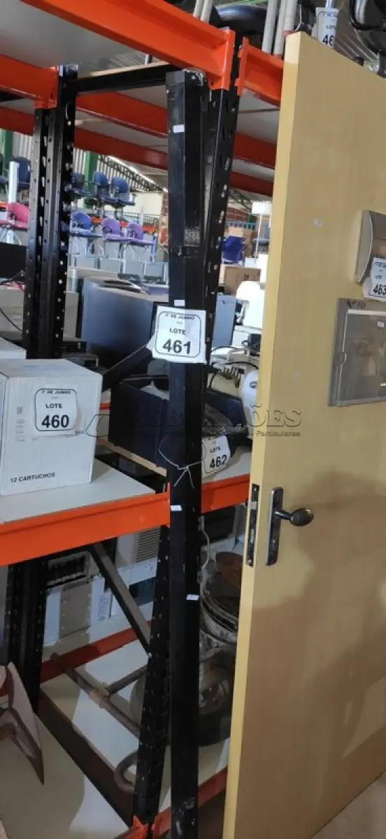 LOTE 461 - 01 TELA DE PROJEÇÃO RETRÁTIL. (NO ESTADO) ATENÇÃO! FAZER A VISITAÇÃO ANTES DE ARREMATAR, NÃO SABEMOS SE FUNCIONA, LEILÃO NÃO TEM GARANTIA E NEM DEVOLUÇÃO, SUJEITO A POSSÍVEIS AVARIAS VISÍVEIS/OCULTAS E/OU AUSÊNCIA DE COMPONENTES.