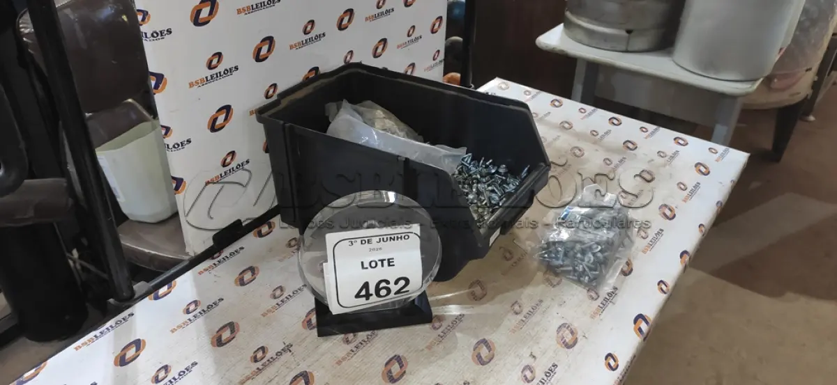LOTE 462 - 01 CAIXA COM PARAFUSOS SEXTAVADOS AUTO BROCANTE 5.5X25. (NO ESTADO) ATENÇÃO! FAZER A VISITAÇÃO ANTES DE ARREMATAR, NÃO SABEMOS SE FUNCIONA, LEILÃO NÃO TEM GARANTIA E NEM DEVOLUÇÃO, SUJEITO A POSSÍVEIS AVARIAS VISÍVEIS/OCULTAS E/OU AUSÊNCIA DE COMPONENTES.