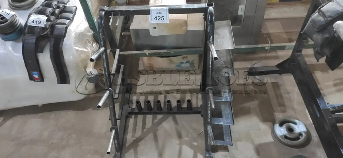 LOTE 425 - 01 SUPORTE PARA ANILHAS E BARRAS DE ACADEMIA. (NO ESTADO) ATENÇÃO! FAZER A VISITAÇÃO ANTES DE ARREMATAR, NÃO SABEMOS SE FUNCIONA, LEILÃO NÃO TEM GARANTIA E NEM DEVOLUÇÃO, SUJEITO A POSSÍVEIS AVARIAS VISÍVEIS/OCULTAS E/OU AUSÊNCIA DE COMPONENTES.