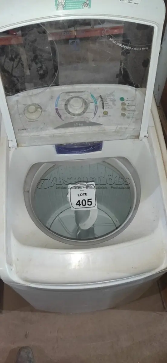 LOTE 405 - 01 MÁQUINA DE LAVAR ROUPAS ELECTROLUX 10 KG 220 VOLTS. (NO ESTADO) ATENÇÃO! FAZER A VISITAÇÃO ANTES DE ARREMATAR, NÃO SABEMOS SE FUNCIONA, LEILÃO NÃO TEM GARANTIA E NEM DEVOLUÇÃO, SUJEITO A POSSÍVEIS AVARIAS VISÍVEIS/OCULTAS E/OU AUSÊNCIA DE COMPONENTES.