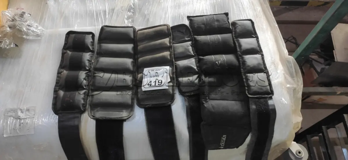 LOTE 419 - 03 PARES DE CANELEIRA DE PESO. (NO ESTADO) ATENÇÃO! FAZER A VISITAÇÃO ANTES DE ARREMATAR, NÃO SABEMOS SE FUNCIONA, LEILÃO NÃO TEM GARANTIA E NEM DEVOLUÇÃO, SUJEITO A POSSÍVEIS AVARIAS VISÍVEIS/OCULTAS E/OU AUSÊNCIA DE COMPONENTES.