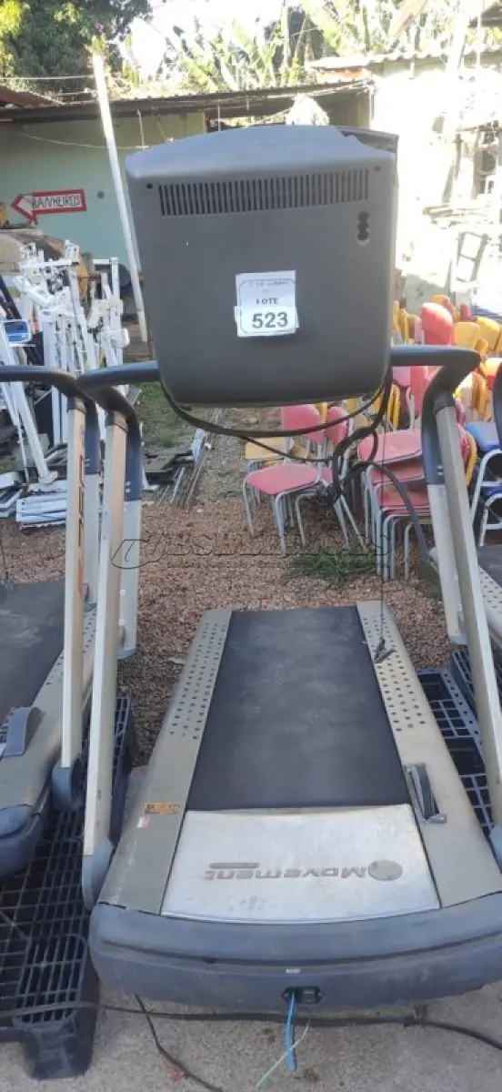 LOTE 523 - 01 ESTEIRA ERGOMÉTRICA. (NO ESTADO) ATENÇÃO! FAZER A VISITAÇÃO ANTES DE ARREMATAR, NÃO SABEMOS SE FUNCIONA, LEILÃO NÃO TEM GARANTIA E NEM DEVOLUÇÃO, SUJEITO A POSSÍVEIS AVARIAS VISÍVEIS/OCULTAS E/OU AUSÊNCIA DE COMPONENTES.