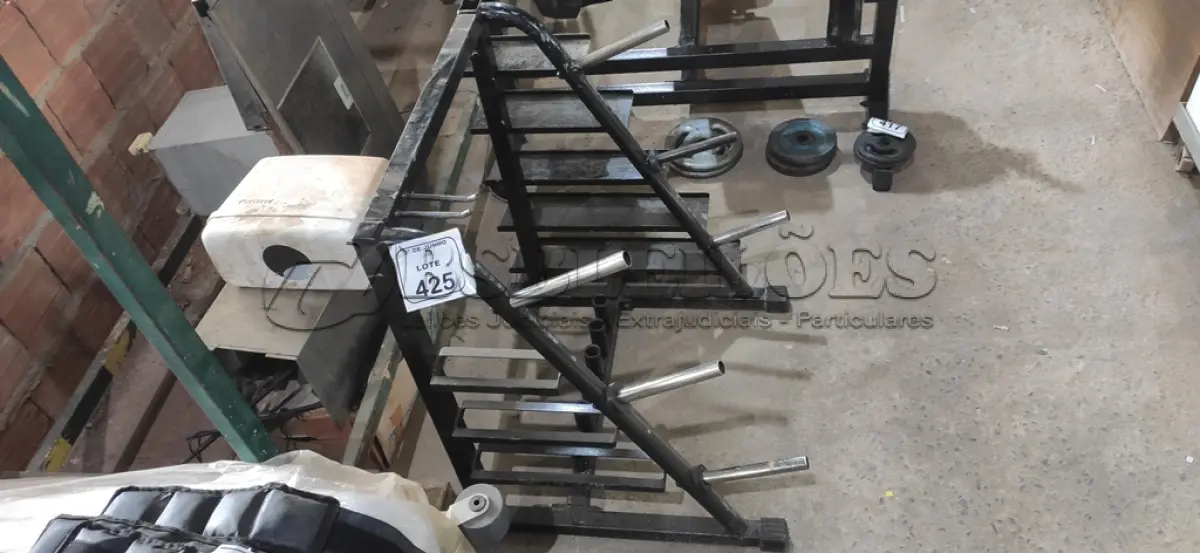 LOTE 425 - 01 SUPORTE PARA ANILHAS E BARRAS DE ACADEMIA. (NO ESTADO) ATENÇÃO! FAZER A VISITAÇÃO ANTES DE ARREMATAR, NÃO SABEMOS SE FUNCIONA, LEILÃO NÃO TEM GARANTIA E NEM DEVOLUÇÃO, SUJEITO A POSSÍVEIS AVARIAS VISÍVEIS/OCULTAS E/OU AUSÊNCIA DE COMPONENTES.