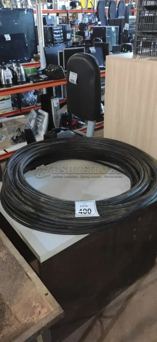 LOTE 400 - 37M DE FIO ISOLADO EM ALUMÍNIO PRETO 150MM. (NO ESTADO) ATENÇÃO! FAZER A VISITAÇÃO ANTES DE ARREMATAR, NÃO SABEMOS SE FUNCIONA, LEILÃO NÃO TEM GARANTIA E NEM DEVOLUÇÃO, SUJEITO A POSSÍVEIS AVARIAS VISÍVEIS/OCULTAS E/OU AUSÊNCIA DE COMPONENTES.
