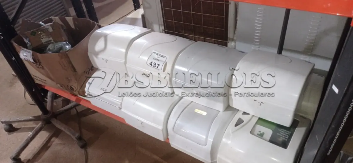 LOTE 437 - 12 DISPENSES DE PAPEL. (NO ESTADO) ATENÇÃO! FAZER A VISITAÇÃO ANTES DE ARREMATAR, NÃO SABEMOS SE FUNCIONA, LEILÃO NÃO TEM GARANTIA E NEM DEVOLUÇÃO, SUJEITO A POSSÍVEIS AVARIAS VISÍVEIS/OCULTAS E/OU AUSÊNCIA DE COMPONENTES.
