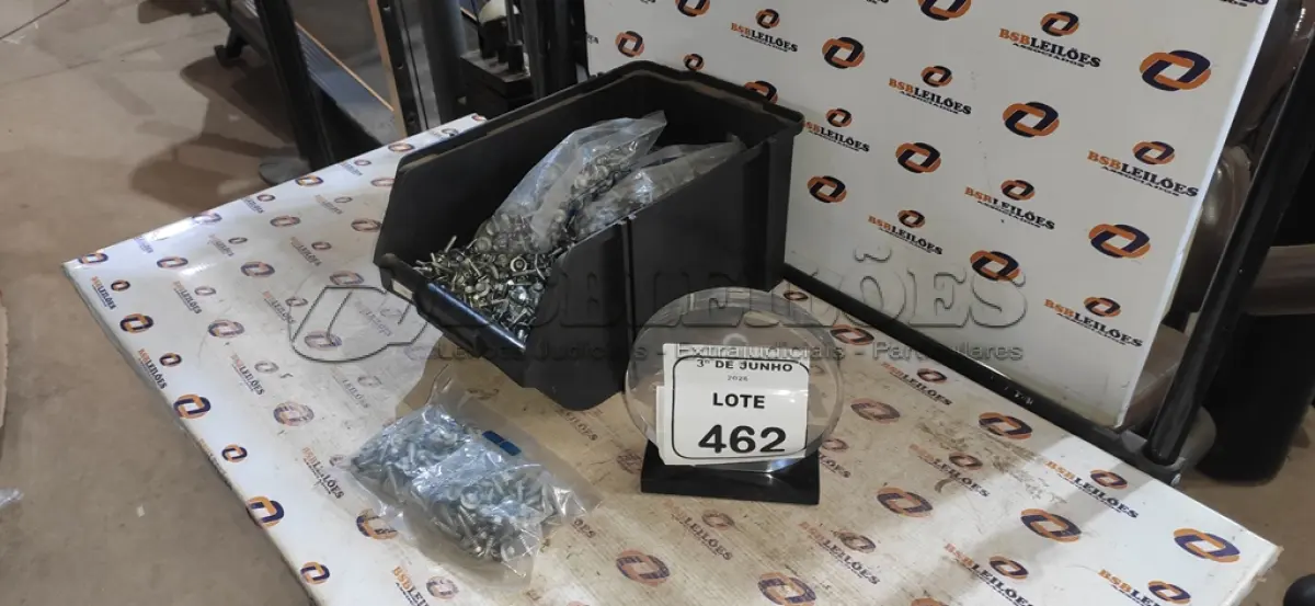 LOTE 462 - 01 CAIXA COM PARAFUSOS SEXTAVADOS AUTO BROCANTE 5.5X25. (NO ESTADO) ATENÇÃO! FAZER A VISITAÇÃO ANTES DE ARREMATAR, NÃO SABEMOS SE FUNCIONA, LEILÃO NÃO TEM GARANTIA E NEM DEVOLUÇÃO, SUJEITO A POSSÍVEIS AVARIAS VISÍVEIS/OCULTAS E/OU AUSÊNCIA DE COMPONENTES.