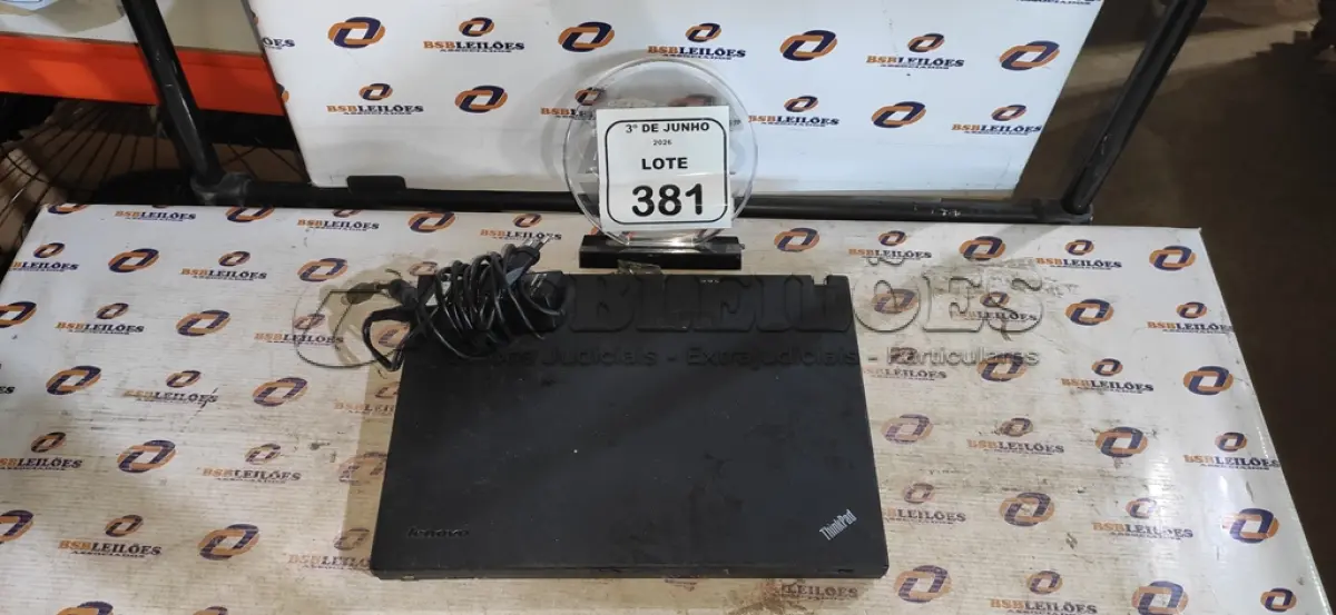 LOTE 381 - 01 NOTEBOOK SERIE THINKPAD MARCA LENOVO COM CARREGADOR. (NO ESTADO) ATENÇÃO! FAZER A VISITAÇÃO ANTES DE ARREMATAR, NÃO SABEMOS SE FUNCIONA, LEILÃO NÃO TEM GARANTIA E NEM DEVOLUÇÃO, SUJEITO A POSSÍVEIS AVARIAS VISÍVEIS/OCULTAS E/OU AUSÊNCIA DE COMPONENTES.
