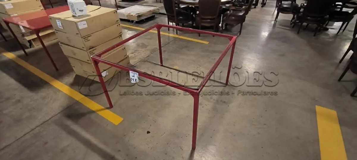 LOTE 017 - 01 ARMAÇÃO DE MESA QUADRADA COM PINTURA EM VERMELHO COM  PÉS EM FERRO. (NO ESTADO) ATENÇÃO! FAZER A VISITAÇÃO ANTES DE ARREMATAR, NÃO SABEMOS SE FUNCIONA, LEILÃO NÃO TEM GARANTIA E NEM DEVOLUÇÃO, SUJEITO A POSSÍVEIS AVARIAS VISÍVEIS/OCULTAS E/OU AUSÊNCIA DE COMPONENTES.