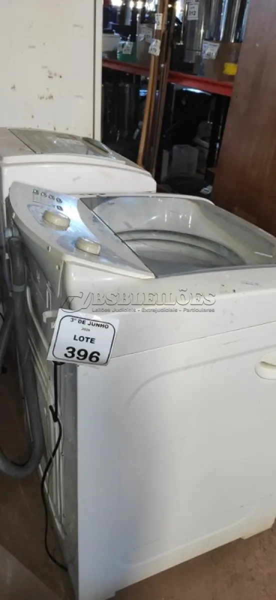 LOTE 396 - 01 MÁQUINA DE LAVAR 15KG 220V MARCA ELECTROLUX. (NO ESTADO) ATENÇÃO! FAZER A VISITAÇÃO ANTES DE ARREMATAR, NÃO SABEMOS SE FUNCIONA, LEILÃO NÃO TEM GARANTIA E NEM DEVOLUÇÃO, SUJEITO A POSSÍVEIS AVARIAS VISÍVEIS/OCULTAS E/OU AUSÊNCIA DE COMPONENTES.