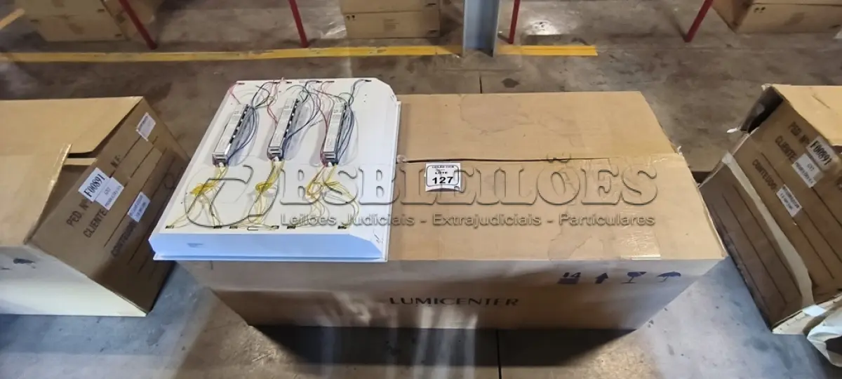 LOTE 127 - 07 LUMINÁRIAS DE EMBUTIR PARA LÂMPADAS COM REATORES. (NO ESTADO) ATENÇÃO! FAZER A VISITAÇÃO ANTES DE ARREMATAR, NÃO SABEMOS SE FUNCIONA, LEILÃO NÃO TEM GARANTIA E NEM DEVOLUÇÃO, SUJEITO A POSSÍVEIS AVARIAS VISÍVEIS/OCULTAS E/OU AUSÊNCIA DE COMPONENTES.