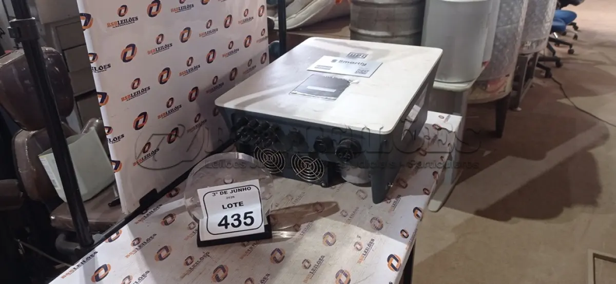 LOTE 435 - 01 INVERSOR SOLAR WEG MODELO SIW400G T025 W0. (NO ESTADO) ATENÇÃO! FAZER A VISITAÇÃO ANTES DE ARREMATAR, NÃO SABEMOS SE FUNCIONA, LEILÃO NÃO TEM GARANTIA E NEM DEVOLUÇÃO, SUJEITO A POSSÍVEIS AVARIAS VISÍVEIS/OCULTAS E/OU AUSÊNCIA DE COMPONENTES.