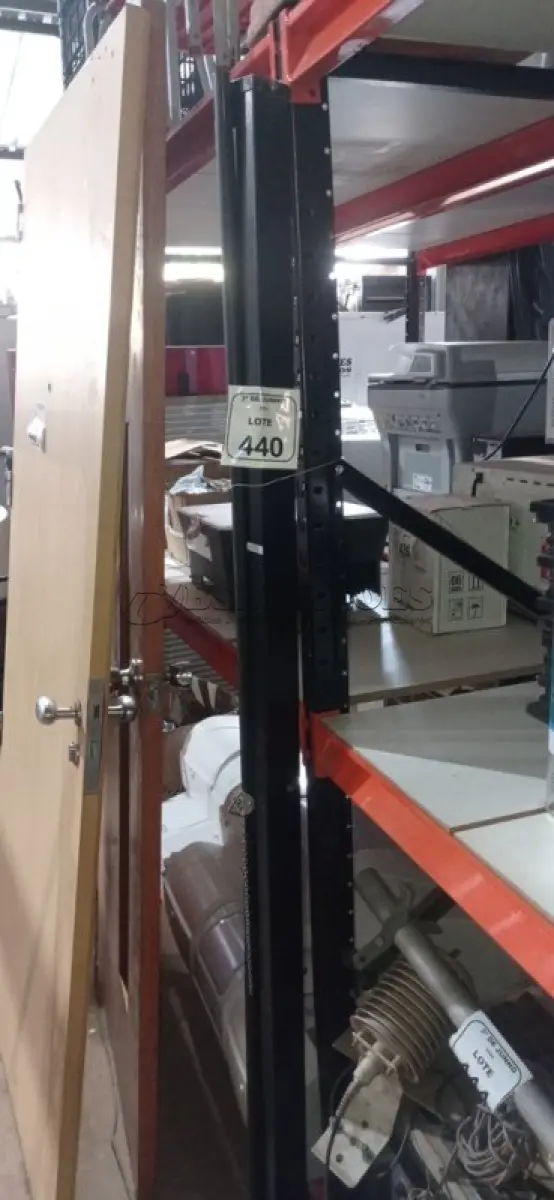 LOTE 440 - 01 TELA DE PROJEÇÃO RETRÁTIL. (NO ESTADO) ATENÇÃO! FAZER A VISITAÇÃO ANTES DE ARREMATAR, NÃO SABEMOS SE FUNCIONA, LEILÃO NÃO TEM GARANTIA E NEM DEVOLUÇÃO, SUJEITO A POSSÍVEIS AVARIAS VISÍVEIS/OCULTAS E/OU AUSÊNCIA DE COMPONENTES.