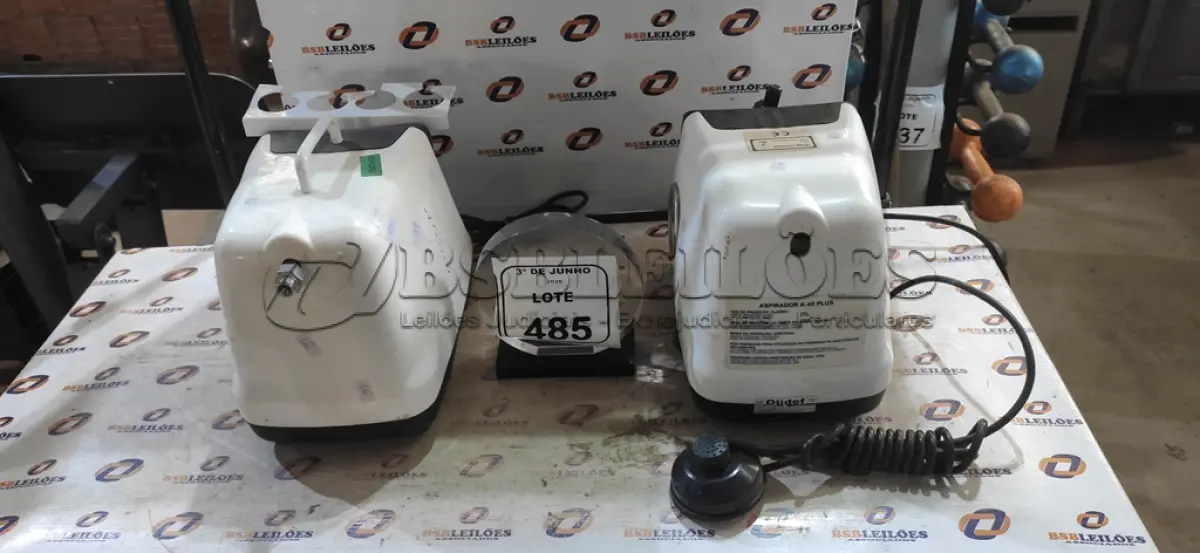 LOTE 485 - 02 ASPIRADORES CIRÚRGICO INCOMPLETOS. (NO ESTADO) ATENÇÃO! FAZER A VISITAÇÃO ANTES DE ARREMATAR, NÃO SABEMOS SE FUNCIONA, LEILÃO NÃO TEM GARANTIA E NEM DEVOLUÇÃO, SUJEITO A POSSÍVEIS AVARIAS VISÍVEIS/OCULTAS E/OU AUSÊNCIA DE COMPONENTES.
