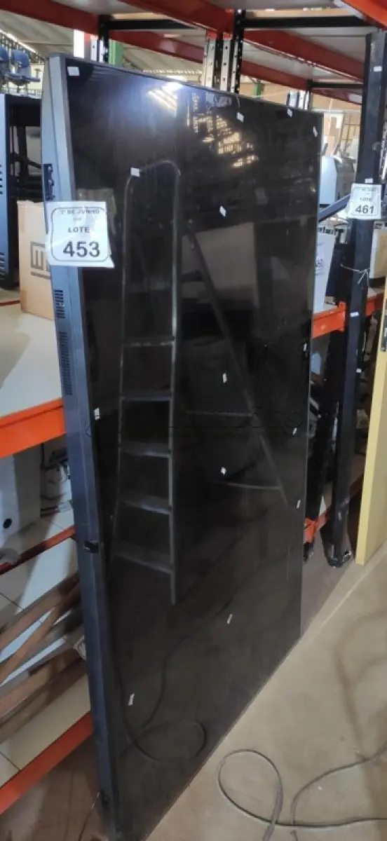 LOTE 453 - 01 TV DE 75’’ MARCA LG PARA RETIRADA DE PEÇAS. (NO ESTADO) ATENÇÃO! FAZER A VISITAÇÃO ANTES DE ARREMATAR, NÃO SABEMOS SE FUNCIONA, LEILÃO NÃO TEM GARANTIA E NEM DEVOLUÇÃO, SUJEITO A POSSÍVEIS AVARIAS VISÍVEIS/OCULTAS E/OU AUSÊNCIA DE COMPONENTES.