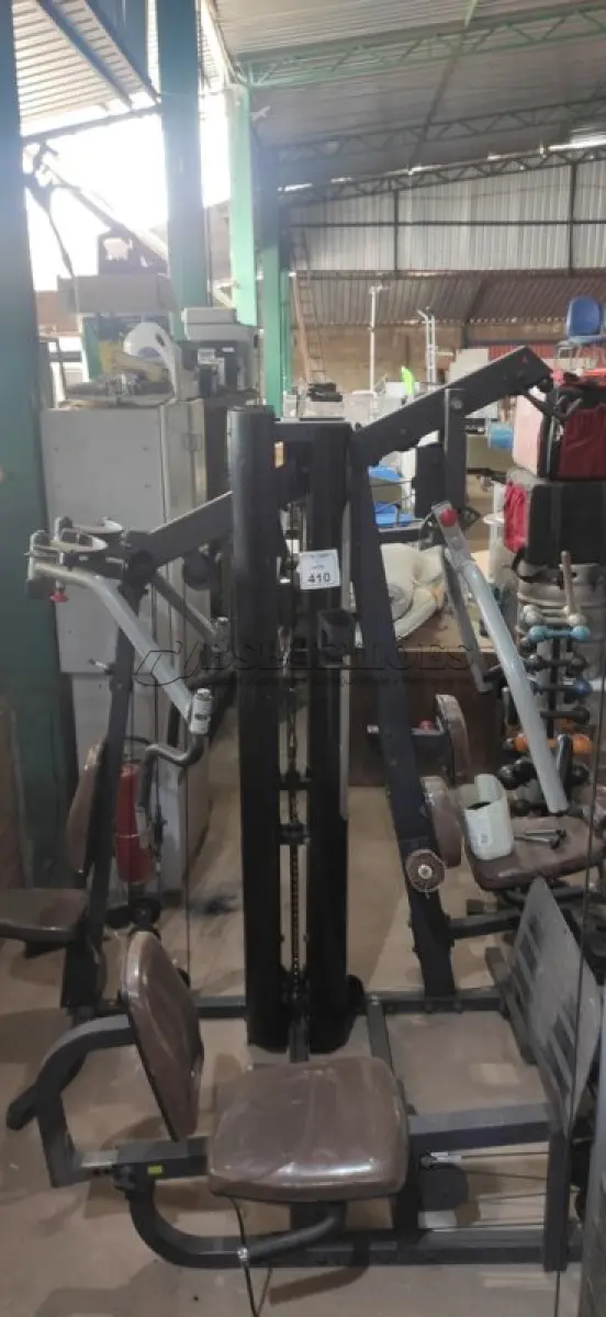 LOTE 410 - 01 MÁQUINA DE ACADEMIA COM 03 EQUIPAMENTOS ACOPLADOS. (NO ESTADO) ATENÇÃO! FAZER A VISITAÇÃO ANTES DE ARREMATAR, NÃO SABEMOS SE FUNCIONA, LEILÃO NÃO TEM GARANTIA E NEM DEVOLUÇÃO, SUJEITO A POSSÍVEIS AVARIAS VISÍVEIS/OCULTAS E/OU AUSÊNCIA DE COMPONENTES.