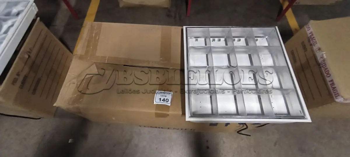 LOTE 140 - 07 LUMINÁRIAS DE EMBUTIR PARA LÂMPADAS COM REATORES. (NO ESTADO) ATENÇÃO! FAZER A VISITAÇÃO ANTES DE ARREMATAR, NÃO SABEMOS SE FUNCIONA, LEILÃO NÃO TEM GARANTIA E NEM DEVOLUÇÃO, SUJEITO A POSSÍVEIS AVARIAS VISÍVEIS/OCULTAS E/OU AUSÊNCIA DE COMPONENTES.
