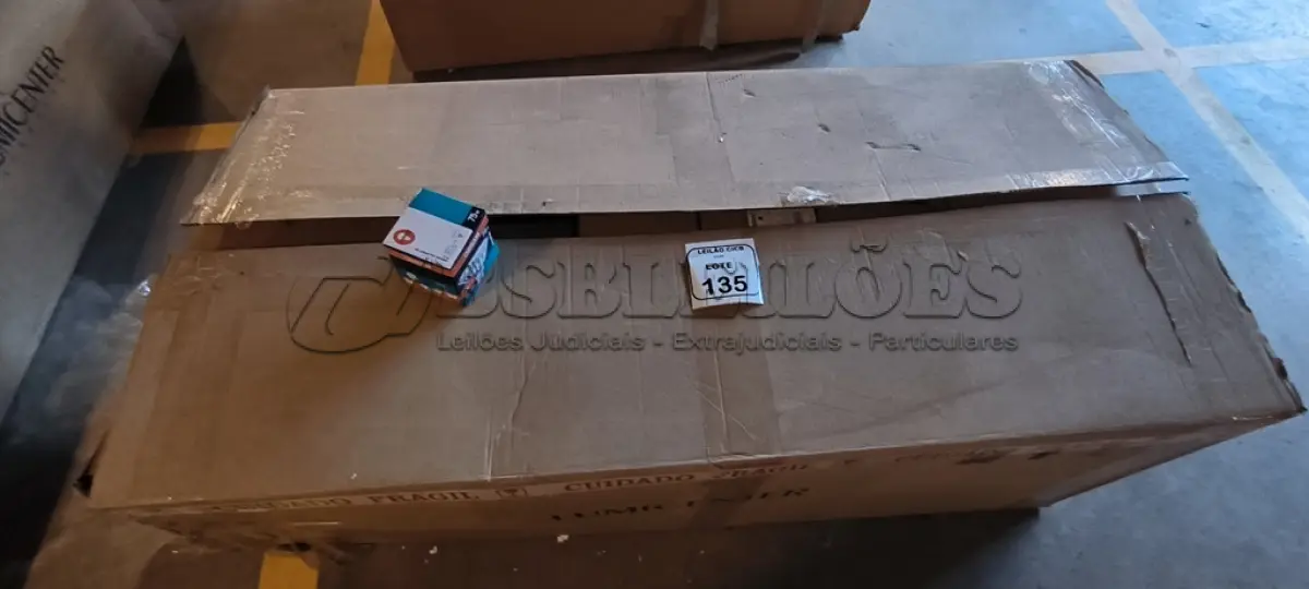 LOTE 135 -  180 LÂMPADAS OSRAM 75W HALOPAR. (NO ESTADO) ATENÇÃO! FAZER A VISITAÇÃO ANTES DE ARREMATAR, NÃO SABEMOS SE FUNCIONA, LEILÃO NÃO TEM GARANTIA E NEM DEVOLUÇÃO, SUJEITO A POSSÍVEIS AVARIAS VISÍVEIS/OCULTAS E/OU AUSÊNCIA DE COMPONENTES.