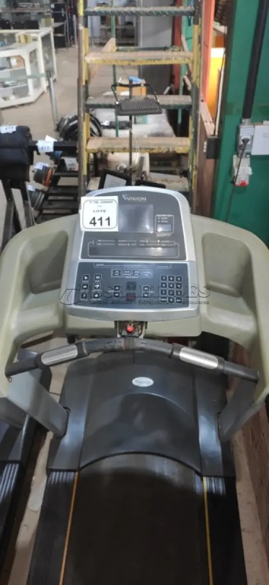LOTE 411 - 01 ESTEIRA ERGOMÉTRICA MODELO T60 220V MARCA VISION. (NO ESTADO) ATENÇÃO! FAZER A VISITAÇÃO ANTES DE ARREMATAR, NÃO SABEMOS SE FUNCIONA, LEILÃO NÃO TEM GARANTIA E NEM DEVOLUÇÃO, SUJEITO A POSSÍVEIS AVARIAS VISÍVEIS/OCULTAS E/OU AUSÊNCIA DE COMPONENTES.