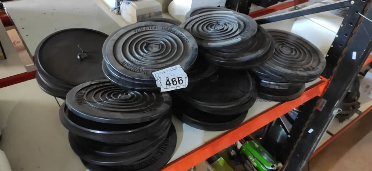 LOTE 466 - 01 LOTE COM GRANDE QUANTIDADE DE TAMPOS PRA RAIOS. (NO ESTADO) ATENÇÃO! FAZER A VISITAÇÃO ANTES DE ARREMATAR, NÃO SABEMOS SE FUNCIONA, LEILÃO NÃO TEM GARANTIA E NEM DEVOLUÇÃO, SUJEITO A POSSÍVEIS AVARIAS VISÍVEIS/OCULTAS E/OU AUSÊNCIA DE COMPONENTES.