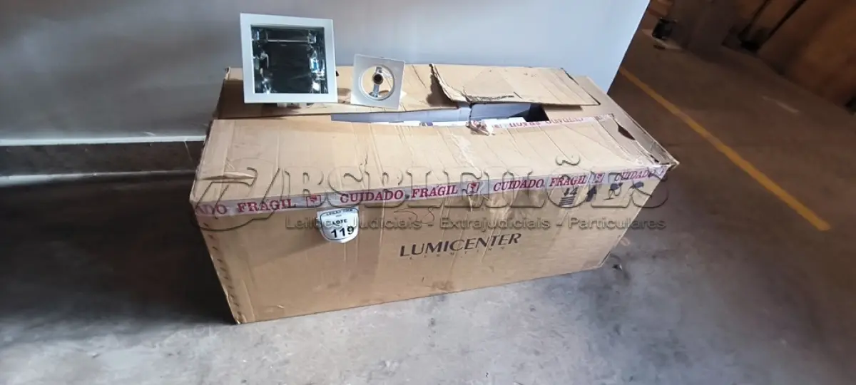 LOTE 119 - 58 LUMINÁRIAS DE EMBUTIR. (NO ESTADO) ATENÇÃO! FAZER A VISITAÇÃO ANTES DE ARREMATAR, NÃO SABEMOS SE FUNCIONA, LEILÃO NÃO TEM GARANTIA E NEM DEVOLUÇÃO, SUJEITO A POSSÍVEIS AVARIAS VISÍVEIS/OCULTAS E/OU AUSÊNCIA DE COMPONENTES.