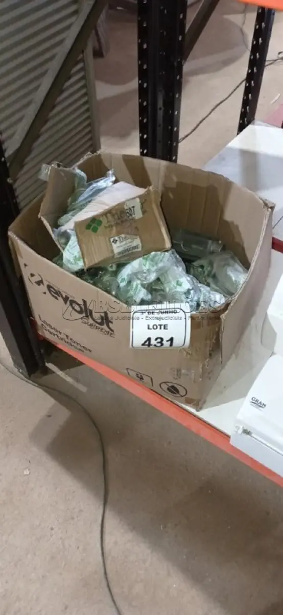 LOTE 431 - 01 LOTE COM GRANDE QUANTIDADE DE ABRAÇADEIRA COPO E MATERIAIS EM ALUMÍNIO DIVERSOS. (NO ESTADO) ATENÇÃO! FAZER A VISITAÇÃO ANTES DE ARREMATAR, NÃO SABEMOS SE FUNCIONA, LEILÃO NÃO TEM GARANTIA E NEM DEVOLUÇÃO, SUJEITO A POSSÍVEIS AVARIAS VISÍVEIS/OCULTAS E/OU AUSÊNCIA DE COMPONENTES.