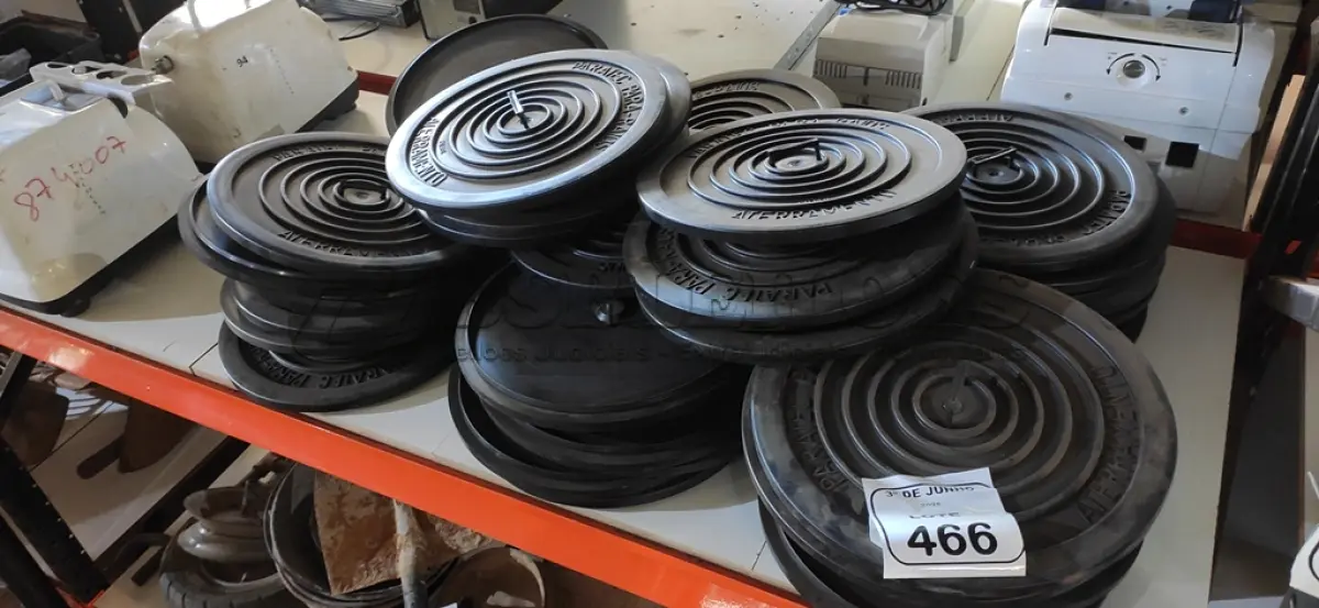 LOTE 466 - 01 LOTE COM GRANDE QUANTIDADE DE TAMPOS PRA RAIOS. (NO ESTADO) ATENÇÃO! FAZER A VISITAÇÃO ANTES DE ARREMATAR, NÃO SABEMOS SE FUNCIONA, LEILÃO NÃO TEM GARANTIA E NEM DEVOLUÇÃO, SUJEITO A POSSÍVEIS AVARIAS VISÍVEIS/OCULTAS E/OU AUSÊNCIA DE COMPONENTES.