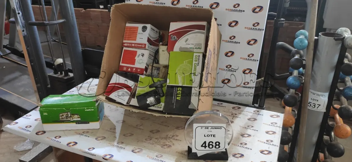 LOTE 468 - 10 CÂMERAS DE SEGURANÇA. (NO ESTADO) ATENÇÃO! FAZER A VISITAÇÃO ANTES DE ARREMATAR, NÃO SABEMOS SE FUNCIONA, LEILÃO NÃO TEM GARANTIA E NEM DEVOLUÇÃO, SUJEITO A POSSÍVEIS AVARIAS VISÍVEIS/OCULTAS E/OU AUSÊNCIA DE COMPONENTES.