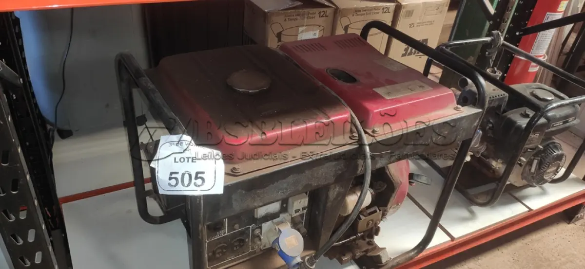LOTE 505 - 01 GERADOR A DIESEL MD-186 6KVA. (NO ESTADO) ATENÇÃO! FAZER A VISITAÇÃO ANTES DE ARREMATAR, NÃO SABEMOS SE FUNCIONA, LEILÃO NÃO TEM GARANTIA E NEM DEVOLUÇÃO, SUJEITO A POSSÍVEIS AVARIAS VISÍVEIS/OCULTAS E/OU AUSÊNCIA DE COMPONENTES.