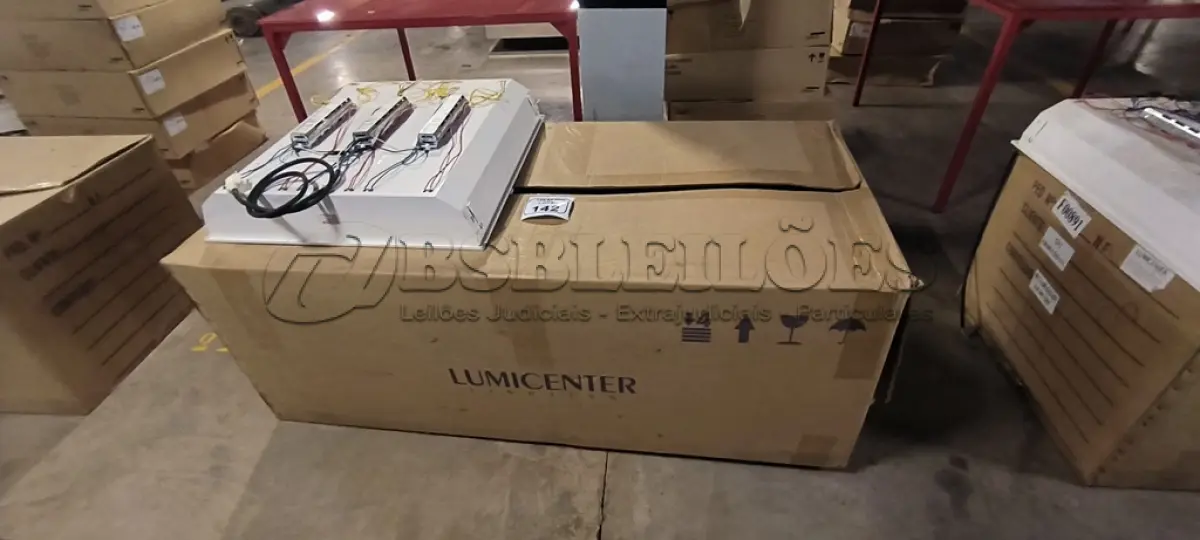 LOTE 142 - 08 LUMINÁRIAS DE EMBUTIR PARA LÂMPADAS COM REATORES. (NO ESTADO) ATENÇÃO! FAZER A VISITAÇÃO ANTES DE ARREMATAR, NÃO SABEMOS SE FUNCIONA, LEILÃO NÃO TEM GARANTIA E NEM DEVOLUÇÃO, SUJEITO A POSSÍVEIS AVARIAS VISÍVEIS/OCULTAS E/OU AUSÊNCIA DE COMPONENTES.