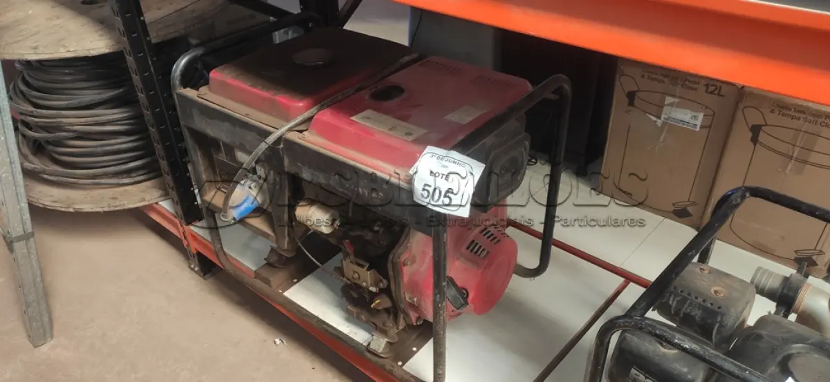 LOTE 505 - 01 GERADOR A DIESEL MD-186 6KVA. (NO ESTADO) ATENÇÃO! FAZER A VISITAÇÃO ANTES DE ARREMATAR, NÃO SABEMOS SE FUNCIONA, LEILÃO NÃO TEM GARANTIA E NEM DEVOLUÇÃO, SUJEITO A POSSÍVEIS AVARIAS VISÍVEIS/OCULTAS E/OU AUSÊNCIA DE COMPONENTES.